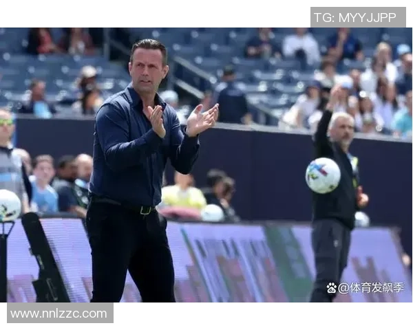 温哥华白帽与纽约城的激烈对决揭示足球战术与团队默契的较量